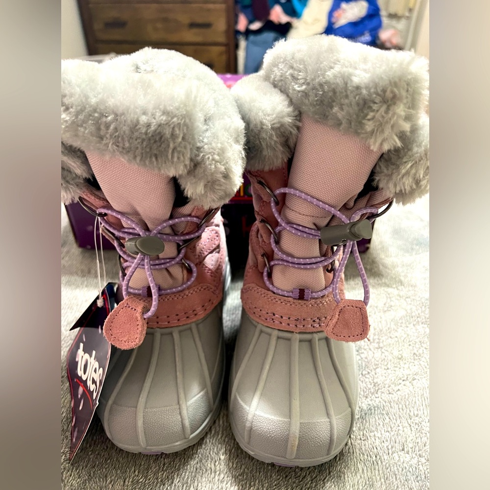 Waterproof shell winter boots shoes for kid. Lil Jenny